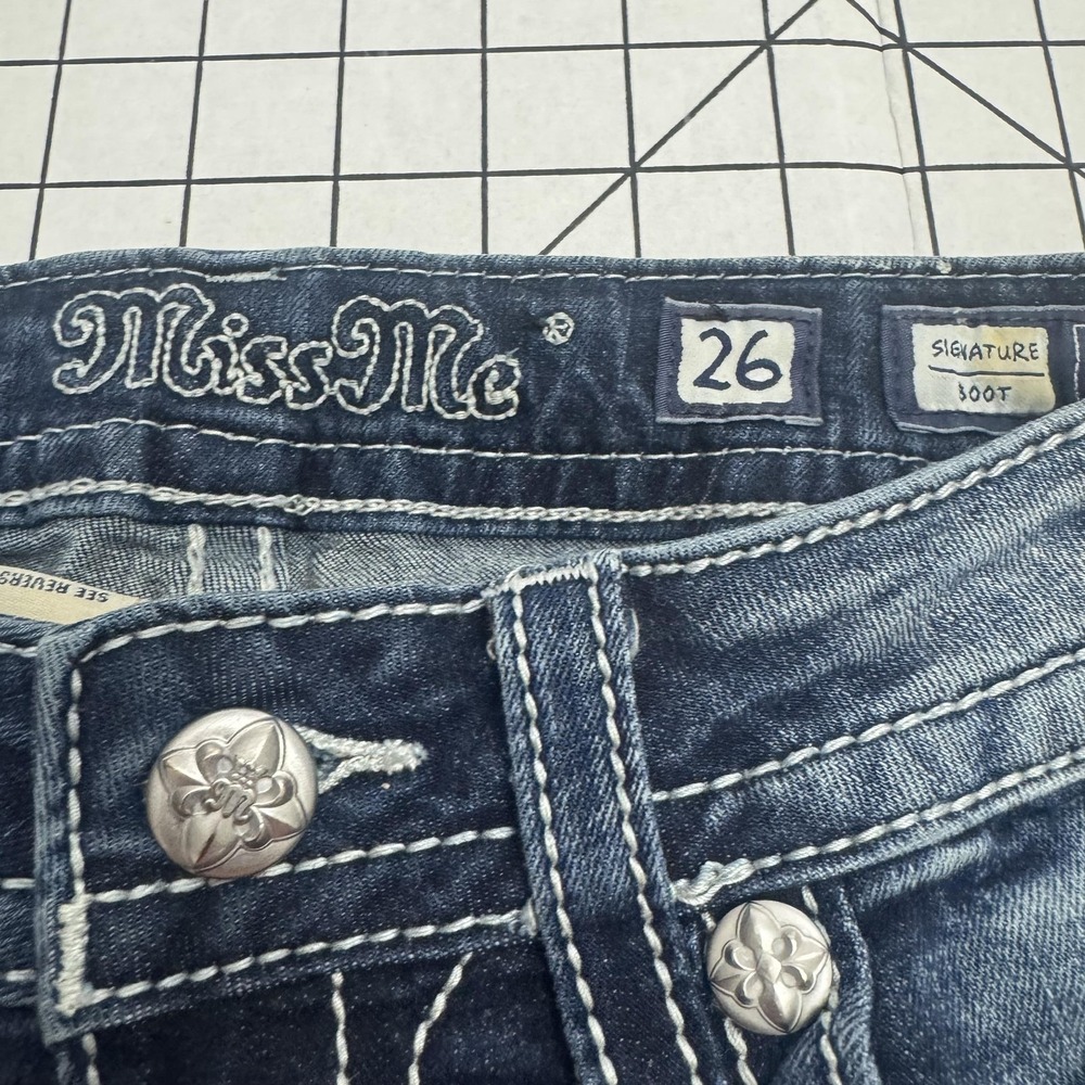 Miss Me Shorts Juniors 26 Blue Denim Cuffed Rhinestone Sequin Fleur De Lis - Picture 2 of 3